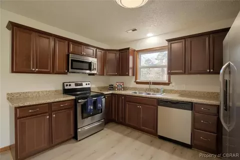6359 Meadow Dr, Gloucester, VA 23061 photo 12