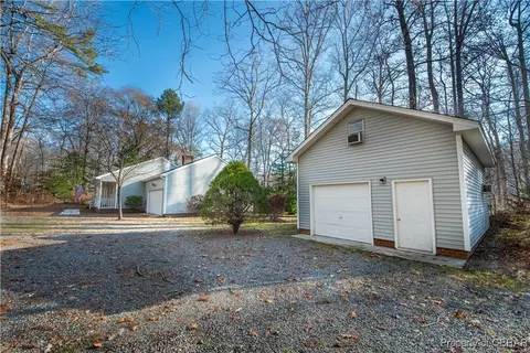 9819 Spring Branch Dr, Gloucester, VA 23061 photo 5