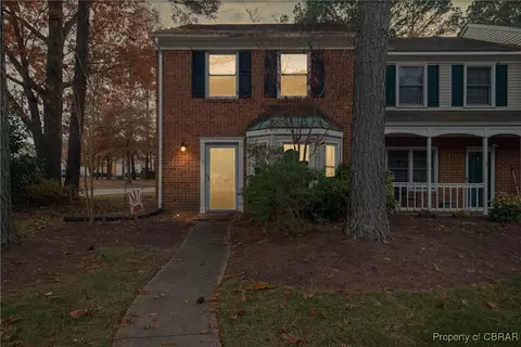 1 Corwin Cir, Hampton, VA 23666