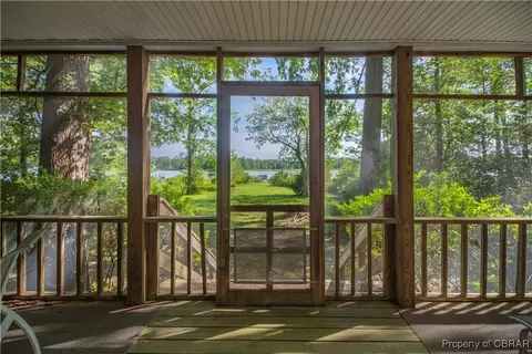 310 River Road Circle Cir, Saluda, VA 23149