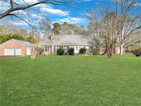 108 Old Lakeside Dr, Yorktown, VA 23693