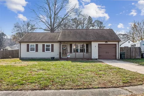 1 Delmont Ct, Hampton, VA 23666