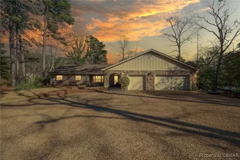 118 Paradise Point Rd, Yorktown, VA 23692