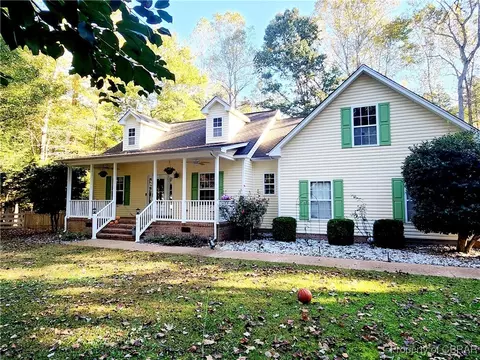8471 Woodrow Wilson Ln, Gloucester, VA 23061