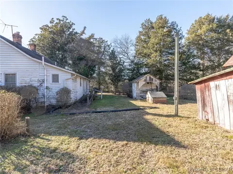 8429 Back Creek Rd, Gloucester, VA 23061 photo 11