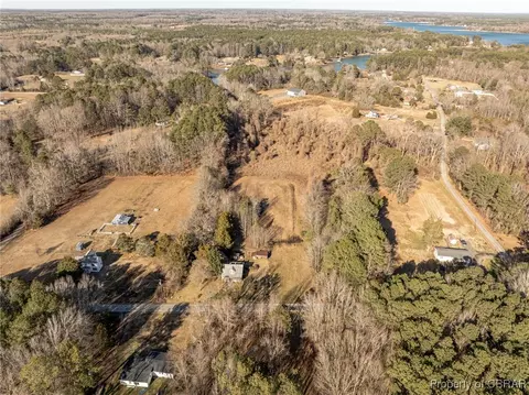 8429 Back Creek Rd, Gloucester, VA 23061 photo 12