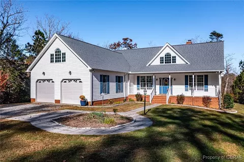 350 Heron Dr, Weems, VA 22576