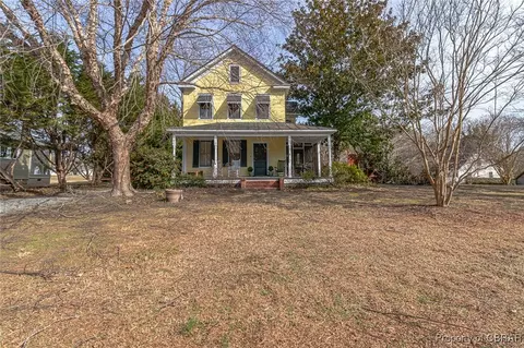 103 Waverly Ave, Kilmarnock, VA 22482