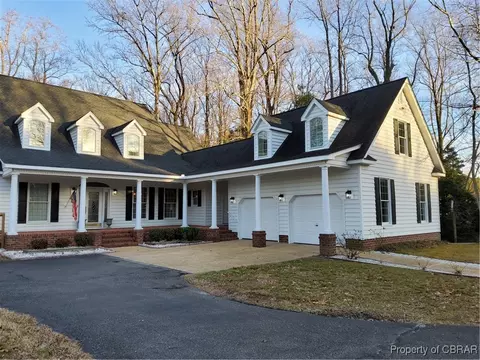 1575 Mariners Woods Dr, Hartfield, VA 23071