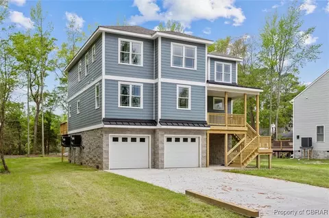 8280 Mobjack Ln, Hayes, VA 23072