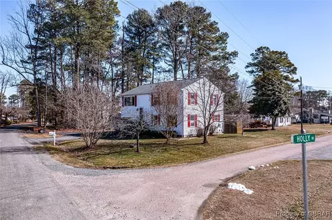 528 Pine Point Dr, Heathsville, VA 22473