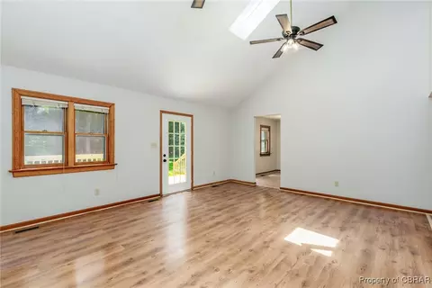 4886 Rosewell Dr, Gloucester, VA 23061 photo 8