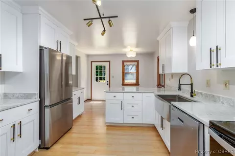 4886 Rosewell Dr, Gloucester, VA 23061