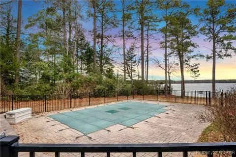 12175 Roane Ave, Gloucester, VA 23061 photo 12