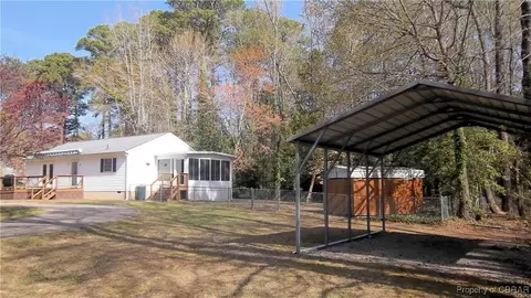 75 Greenway Dr, Hartfield, VA 23071