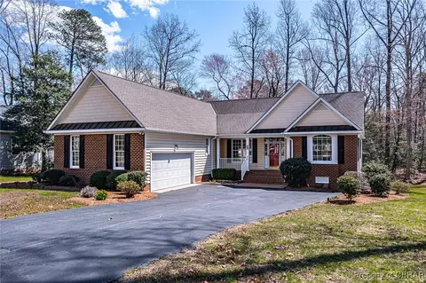 806 Middle Gate, Irvington, VA 22480