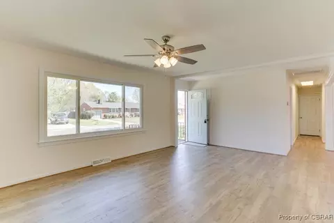 17 Briar Dr, Hampton, VA 23661 photo 8