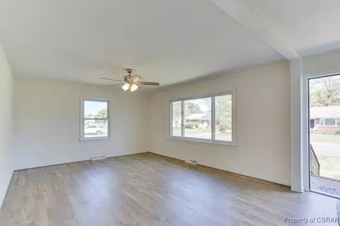 17 Briar Dr, Hampton, VA 23661 photo 9