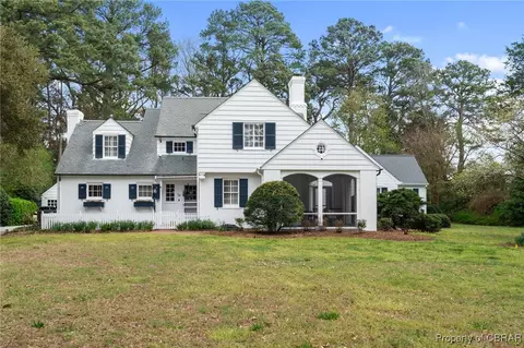 128 James River Dr, Newport News, VA 23601