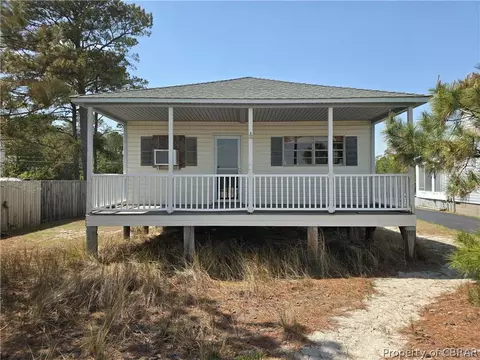320 Chesapeake Shore Dr, Port Haywood, VA 23138