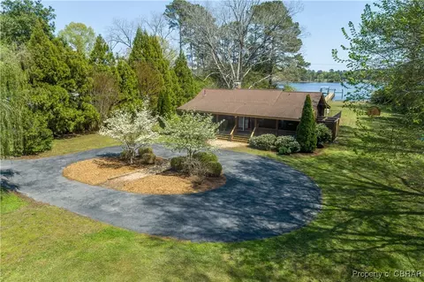 8389 Azalea Bush Ln, Gloucester, VA 23061