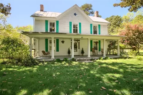 81 Roane Point Dr, Cobbs Creek, VA 23035