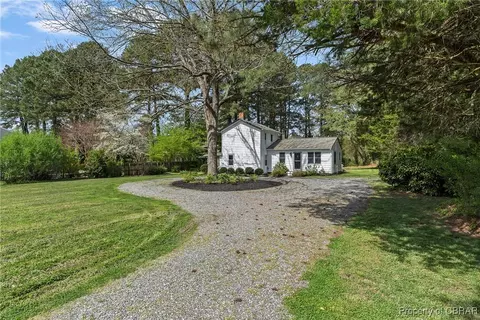 61 Virginia Rd, Irvington, VA 22480