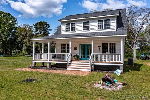 52 Circle Dr, Deltaville, VA 23043