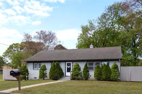 16 Lakeview Dr, Newport News, VA 23602