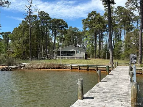 547 Little Oyster Ln, White Stone, VA 22578