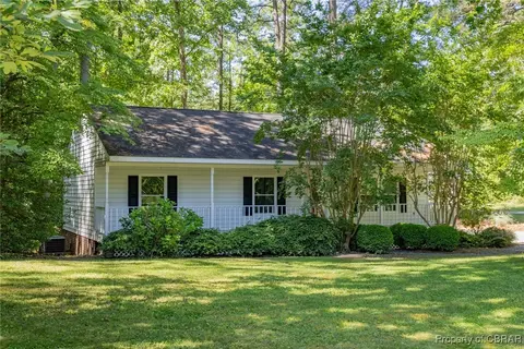 89 Club View Dr, Lancaster, VA 22503
