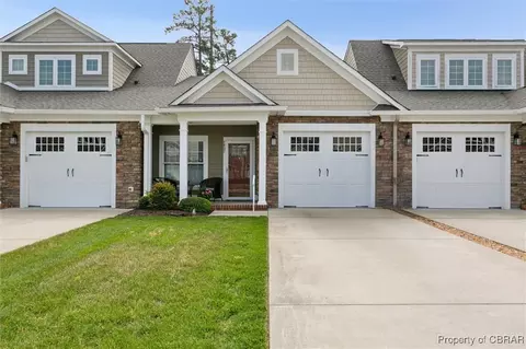 7407 Fiddlers Ln, Gloucester, VA 23061