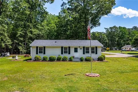25 Little John St, Reedville, VA 22539