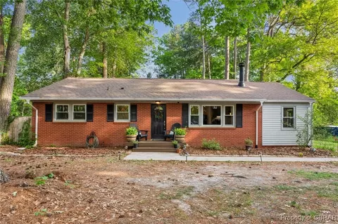 1714 Azalea Point Rd, Gloucester Point, VA 23062