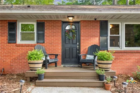 1714 Azalea Point Rd, Gloucester Point, VA 23062 photo 2