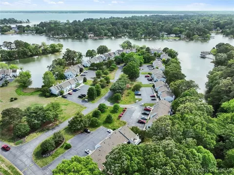 8001 Sunset Dr #1F, Hayes, VA 23072