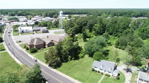 58 Church St # A, Kilmarnock, VA 22482