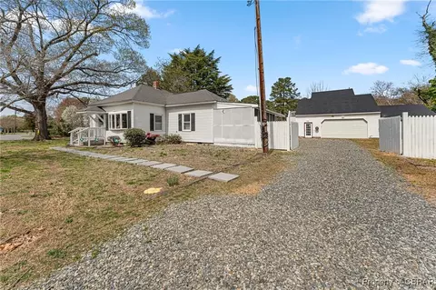 6827 Williams Landing Rd, Hayes, VA 23072