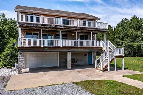 224 Oyster Creek Dr, White Stone, VA 22578