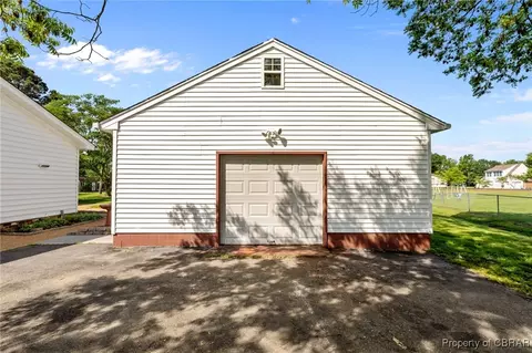 1946 Mark Pine Rd, Hayes, VA 23072 photo 4