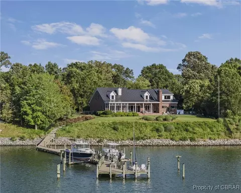 125 Oyster Pt, White Stone, VA 22578