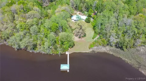 472 Deerchase Rd, Saluda, VA 23149