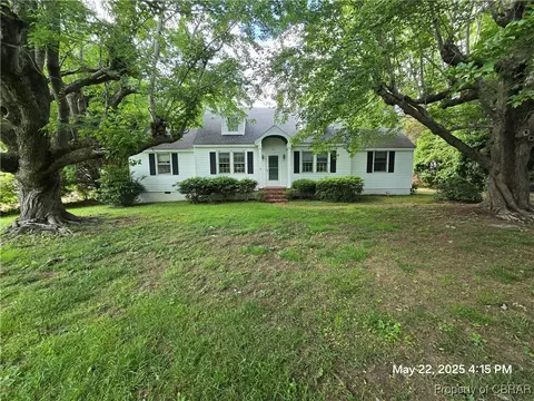 300 Irvington Rd, Kilmarnock, VA 22482