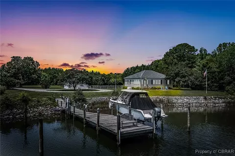 131 Henrys Creek Ln, Kilmarnock, VA 22482