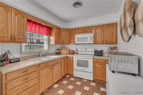 7486 Roaring Springs Rd, Gloucester, VA 23061 photo 10
