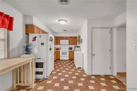 7486 Roaring Springs Rd, Gloucester, VA 23061 photo 9
