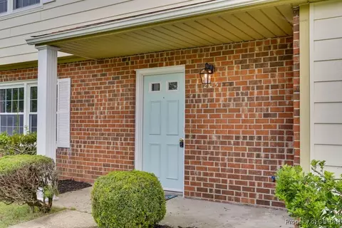 205 Captains Ct, Hampton, VA 23669 photo 4