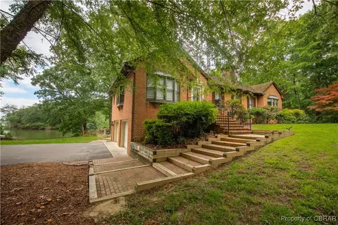 18 Blue Point Pl, Deltaville, VA 23043