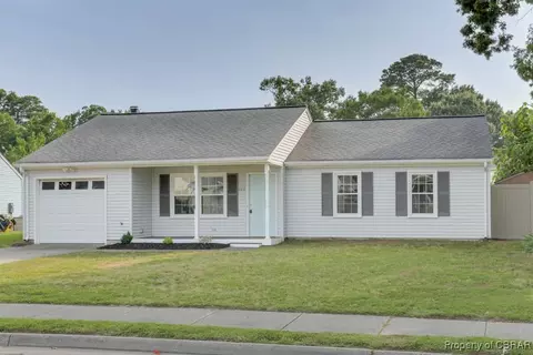 165 Fairmont Dr, Hampton, VA 23666 photo 3