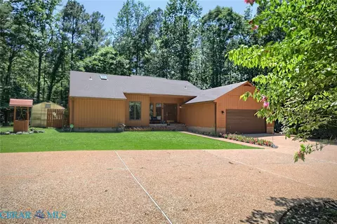 10114 New Hope Ct, Gloucester, VA 23061